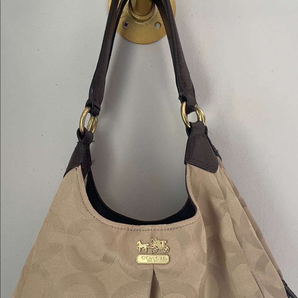 Coach Madison Maggie Signature Shoulder Bag - Picture 2 of 11